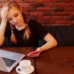Cum să gestionezi burnout-ul cauzat de conectarea constantă