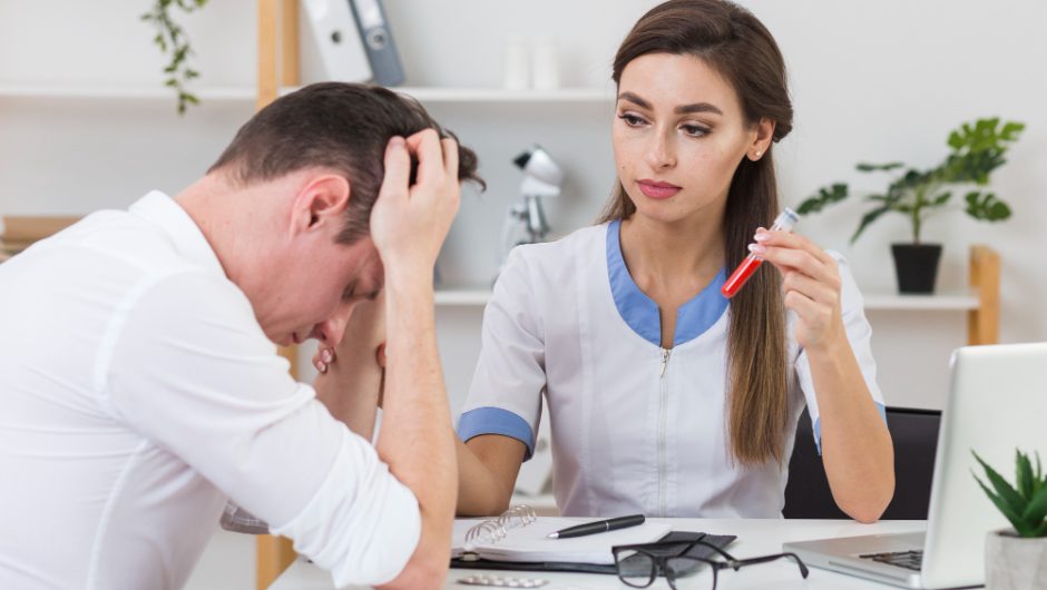 Cum să îți menții sănătatea psihică prin tehnici de auto-reflecție