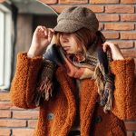 Haina de blană artificială: cum să o porți cu stil