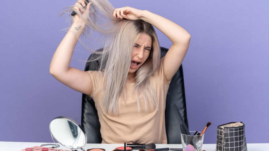 Cum construiești o rutină simplă pentru părul cu tendință de frizz