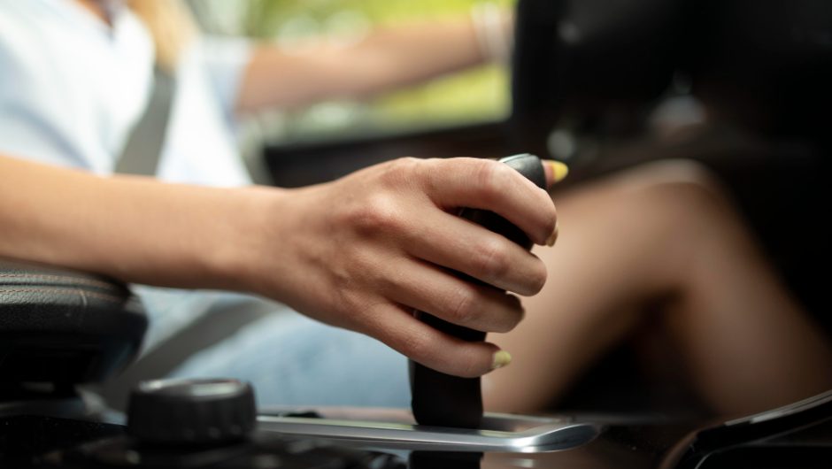 Cum identifici rapid un furtun fisurat în compartimentul motor