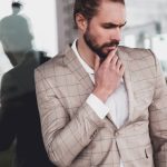 Costumul fără cravată: cum păstrezi un aspect elegant și coerent