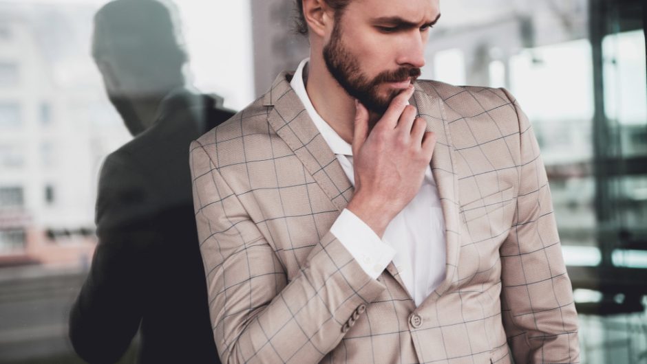 Costumul fără cravată: cum păstrezi un aspect elegant și coerent