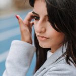 Forma eyelinerului trebuie adaptată mișcării pleoapei, nu doar ochiului închis