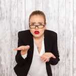 Cum să te îmbraci la o întâlnire importantă fără să pari că ai încercat prea mult