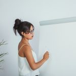 Ecran de proiecție sau perete alb: cât de mult se schimbă imaginea
