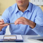 Cum îți împarți banii între card, numerar și rezervă de urgență